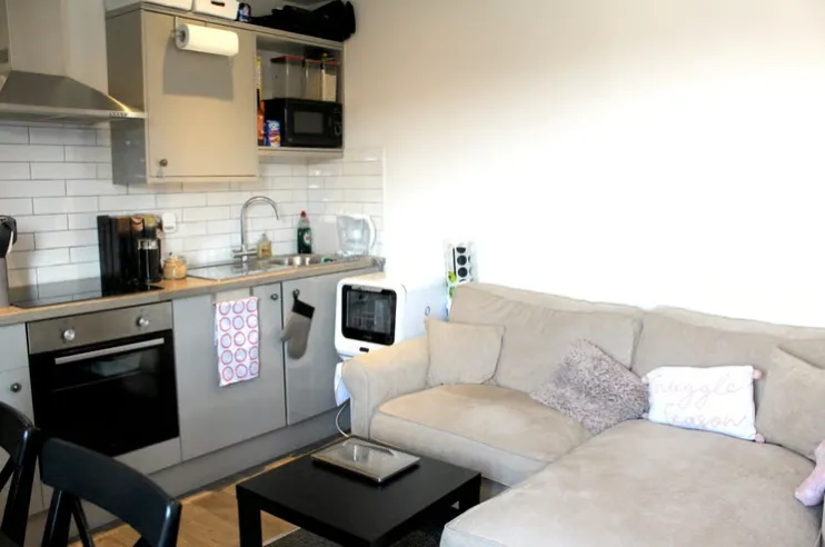 High Street // 1 Bed Apartment // AUG 2026 - Image 3